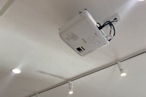 【龍ケ崎市駅徒歩5分】会議、ワークショップ、懇親会などに最適なミニキッチン付きスペース!2023年3月9日新規OPEN!