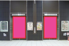 【イオンモール太田】モール内広告 エレベーター扉