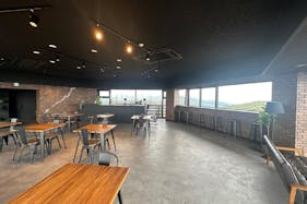 【アネスト岩田ターンパイク箱根】撮影やポップアップストア、各種プロモーションイベントに最適なラウンジ内のイベントスペース