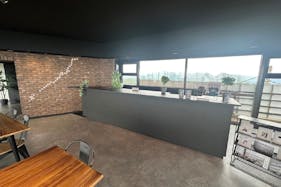 【アネスト岩田ターンパイク箱根】撮影やポップアップストア、各種プロモーションイベントに最適なラウンジ内のイベントスペース