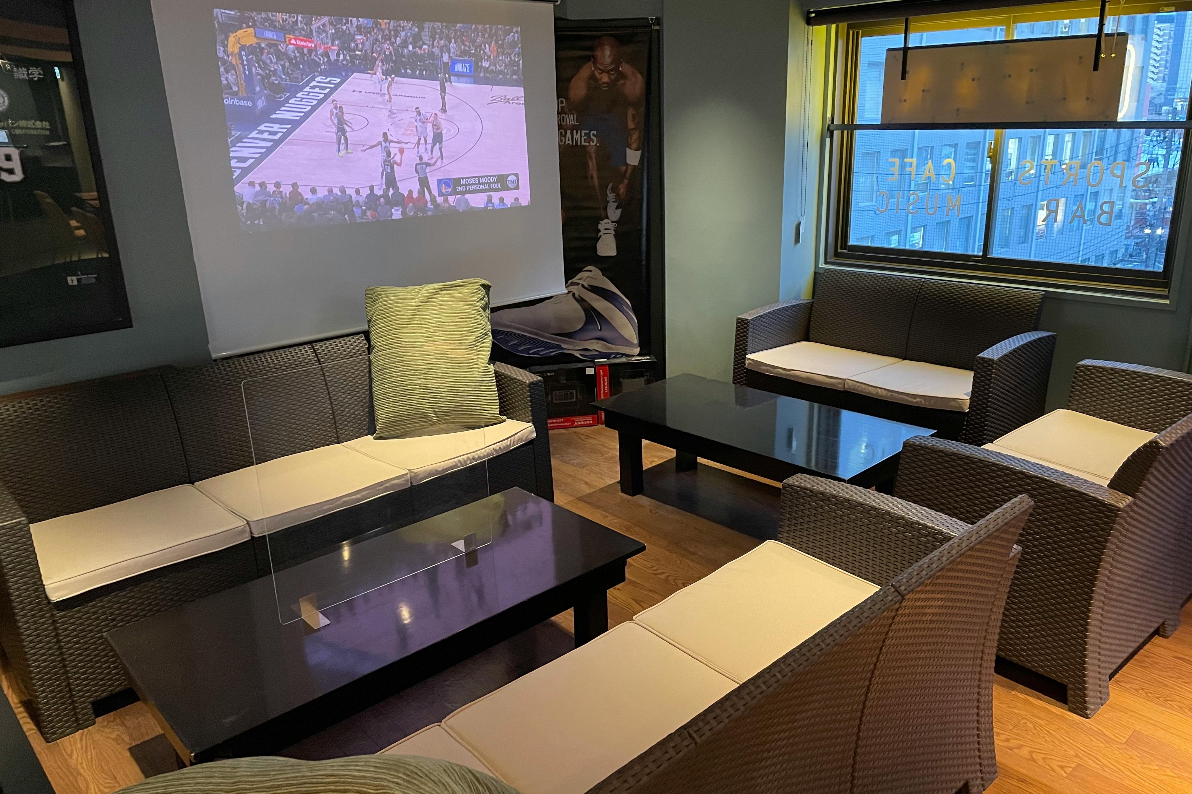 【神戸駅3分】各種展示会やセミナー、オフサイトミーティングに最適な駅近スポーツバー