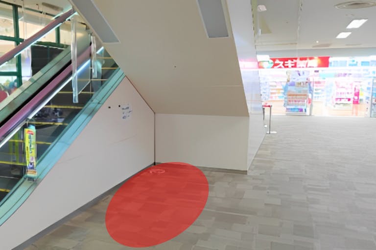 【WATSU(ワッツ)】プロモーションイベントに最適な駅チカ商業施設の東館1階エスカレーター横のイベントスペースの画像1