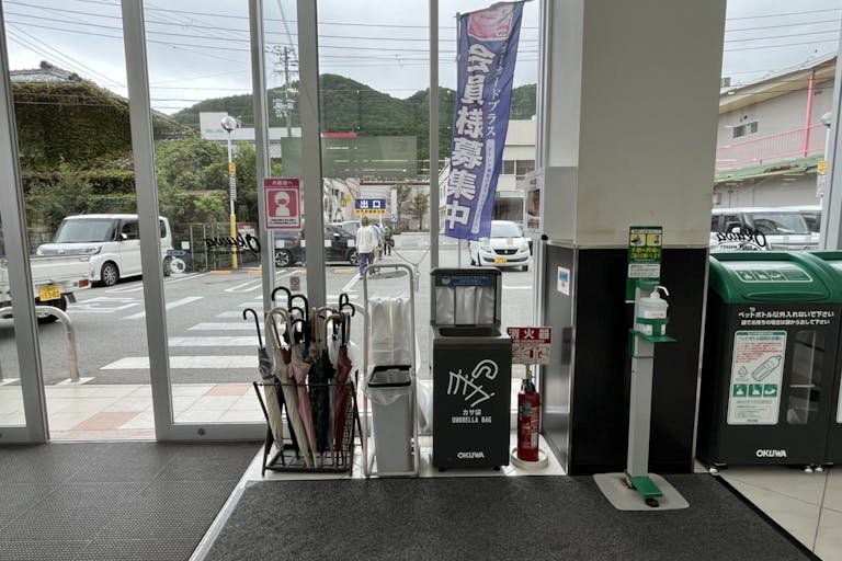 【オークワ熊野】販促キャンペーンやプロモーションイベントに適した風除室スペースの画像1