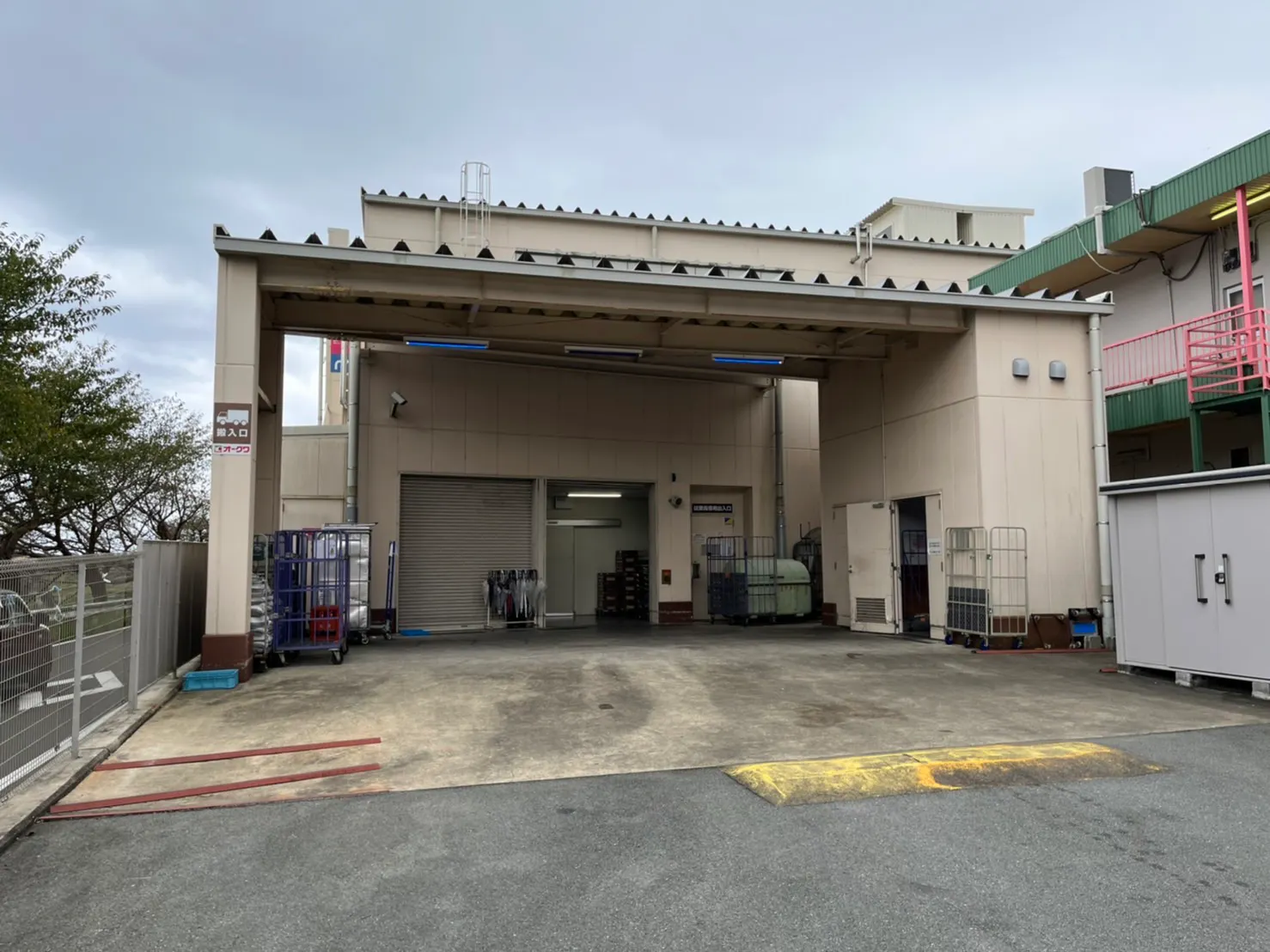 【オークワ熊野】販促キャンペーンやプロモーションイベントに適した風除室スペース