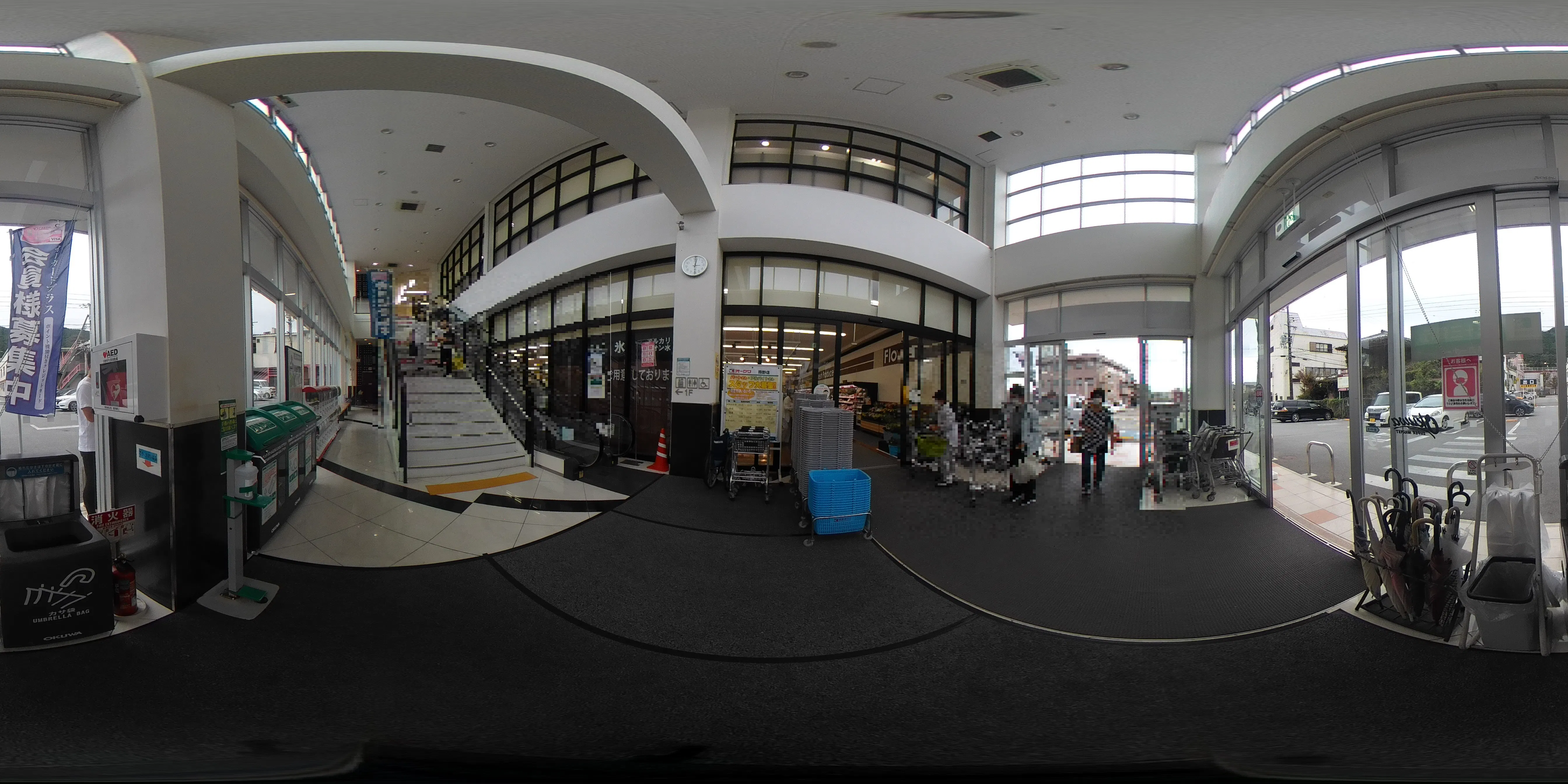 【オークワ熊野】販促キャンペーンやプロモーションイベントに適した風除室スペース