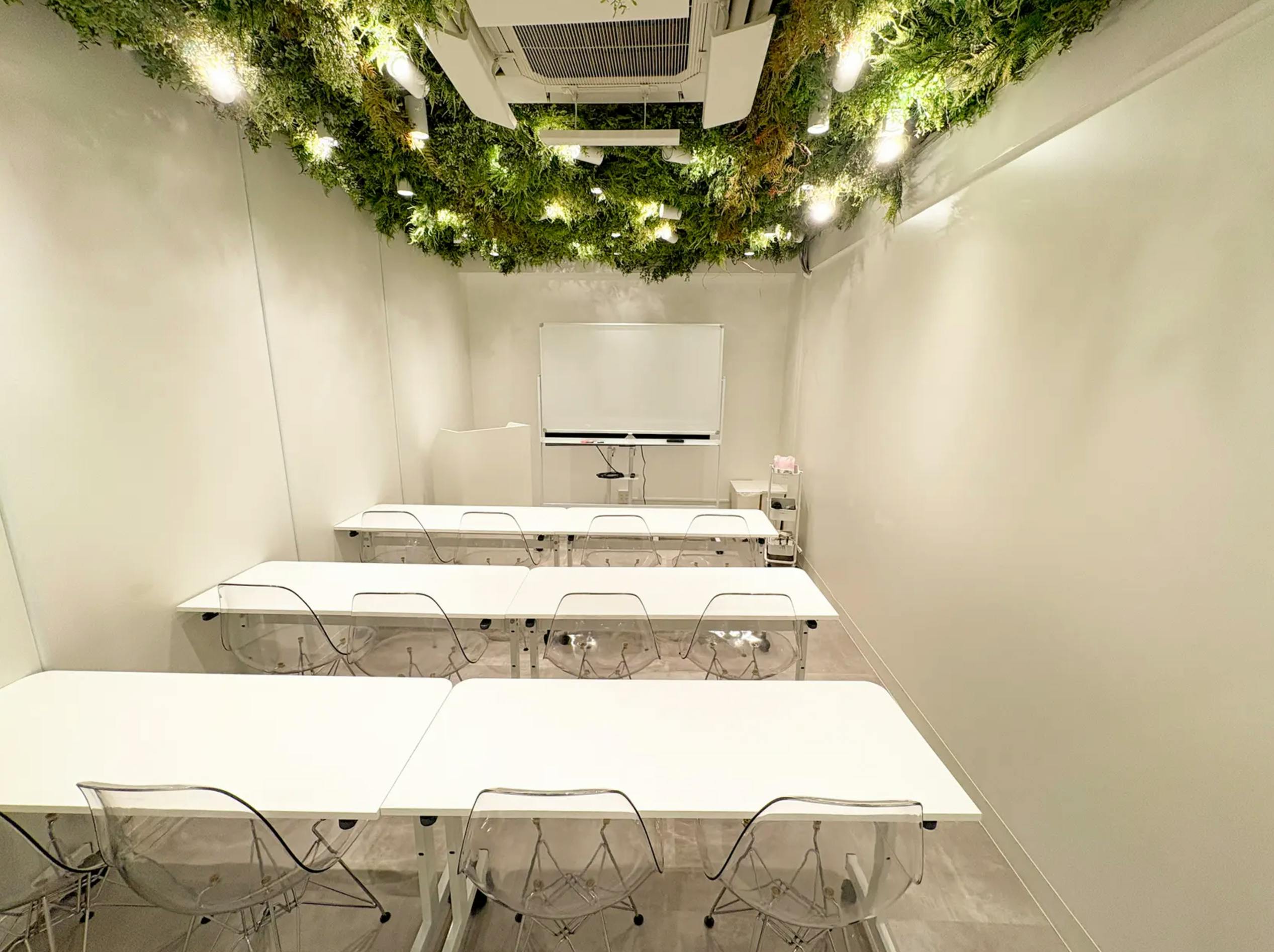 【銀座駅3分/東京駅5分】セミナー・ワークショップに適した12名様着席可能な駅近イベントスペース