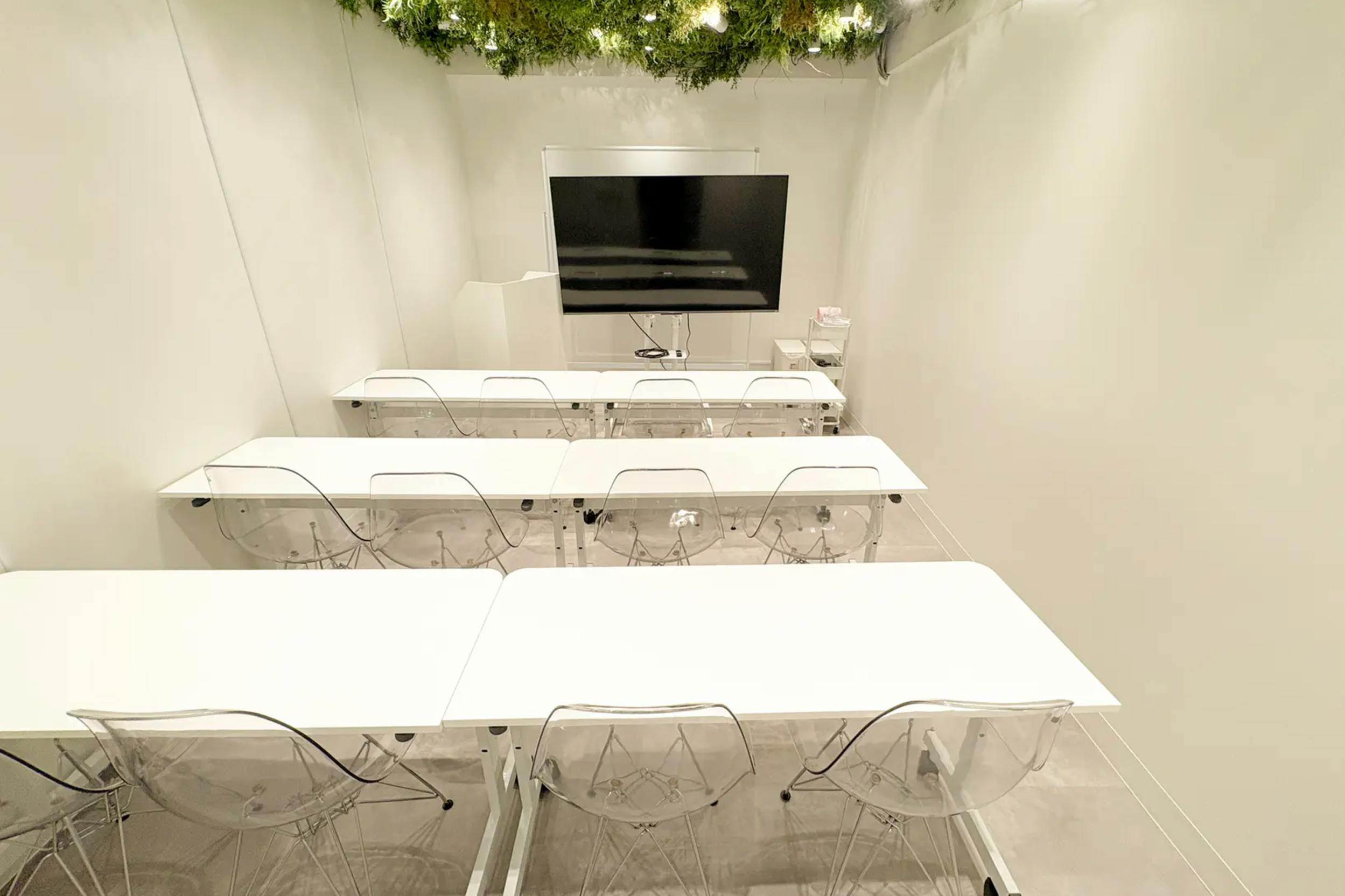 【銀座駅3分/東京駅5分】セミナー・ワークショップに適した12名様着席可能な駅近イベントスペース