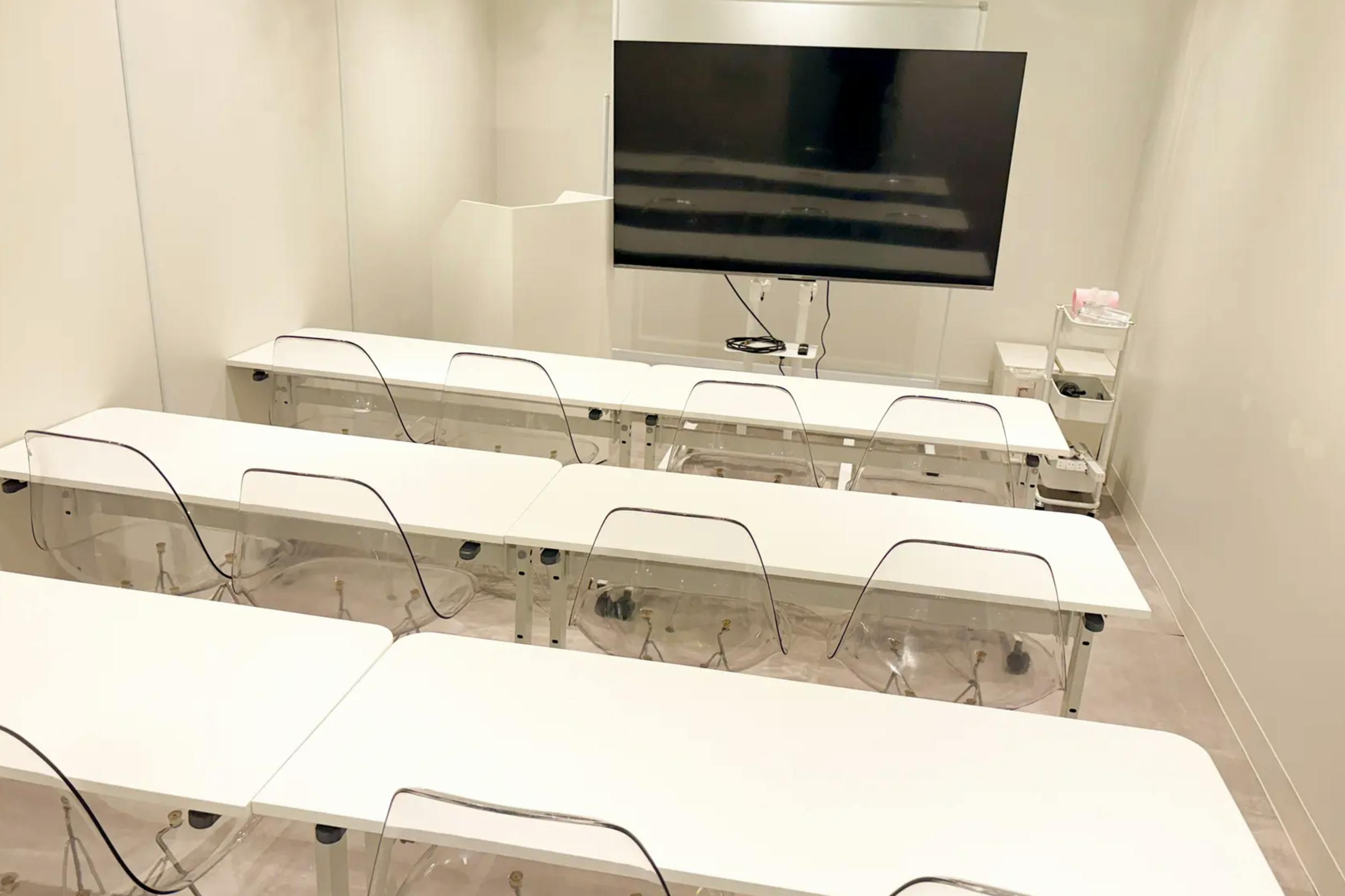 【銀座駅3分/東京駅5分】セミナー・ワークショップに適した12名様着席可能な駅近イベントスペース