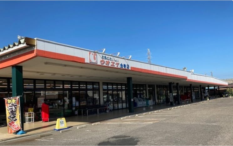 【ウオエイ金巻店】プロモーションや食物販に最適な視認性の高い軒下のスペース