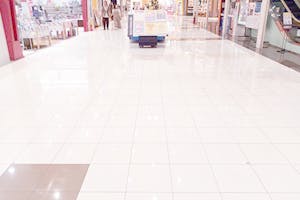 【イオンモール佐野新都市】プロモーションや物販、食物販のポップアップストアに適した1F E通路の催事イベントスペース