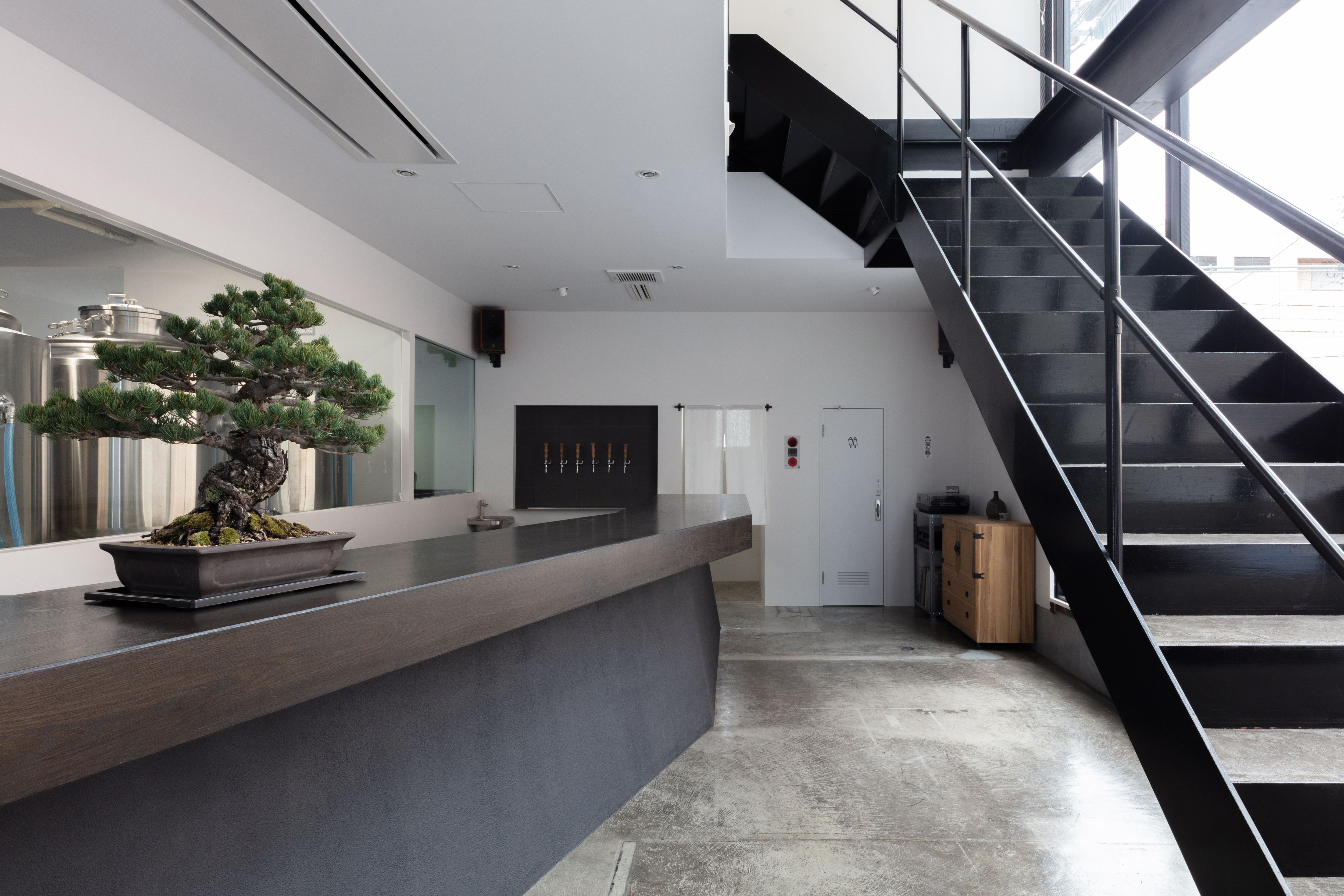 1FのKOFUNE SAKE BREWERY（※2Fのみがレンタルスペースです）