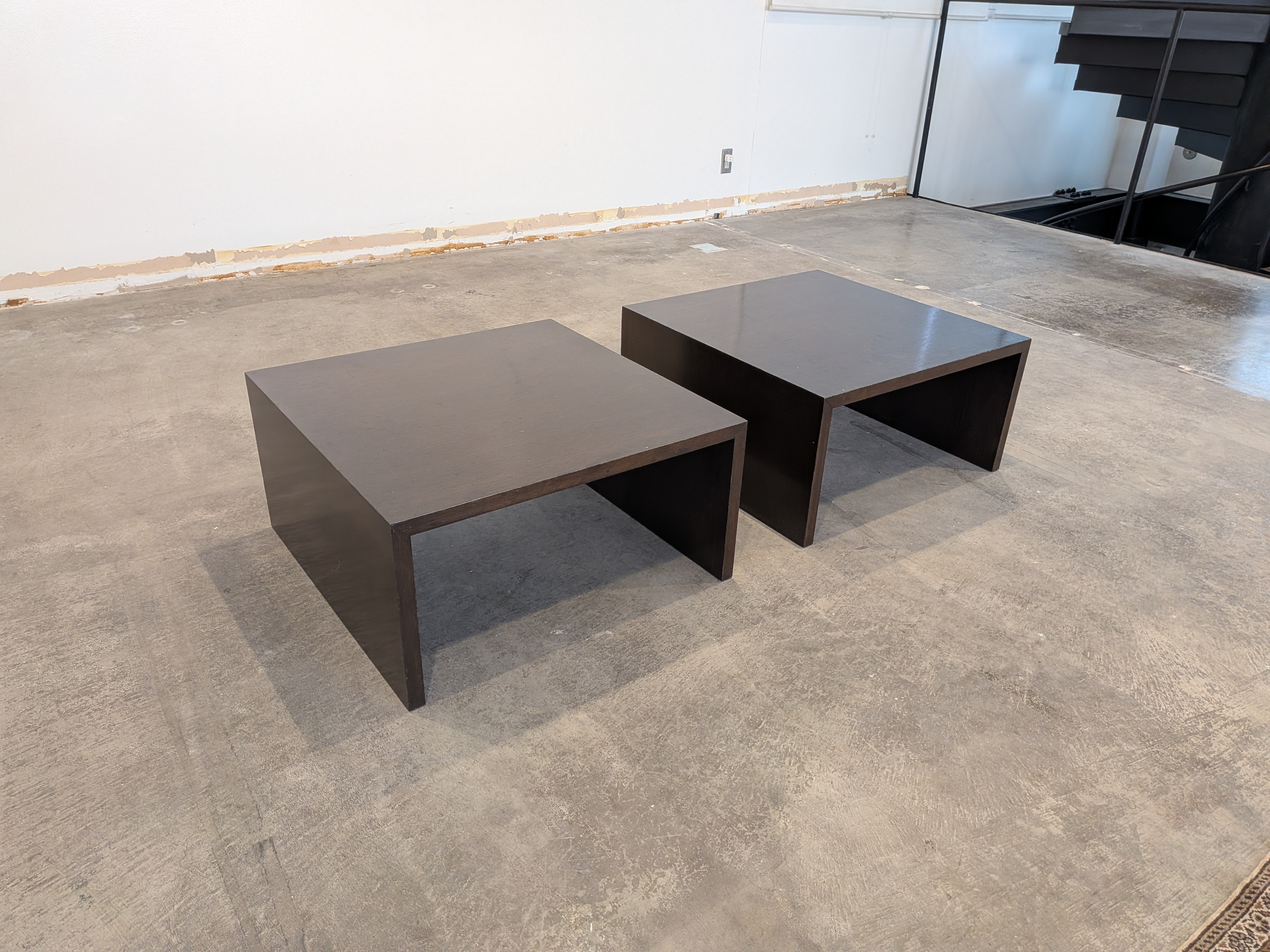 ローテーブル（70x70x35cm）x 2台