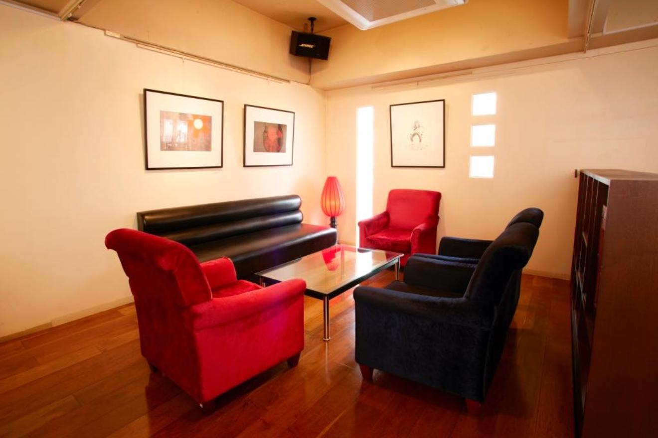  【中目黒駅5分】くつろぎのダイニング空間で作品の展示・販売が可能な山手通り沿いにあるギャラリー