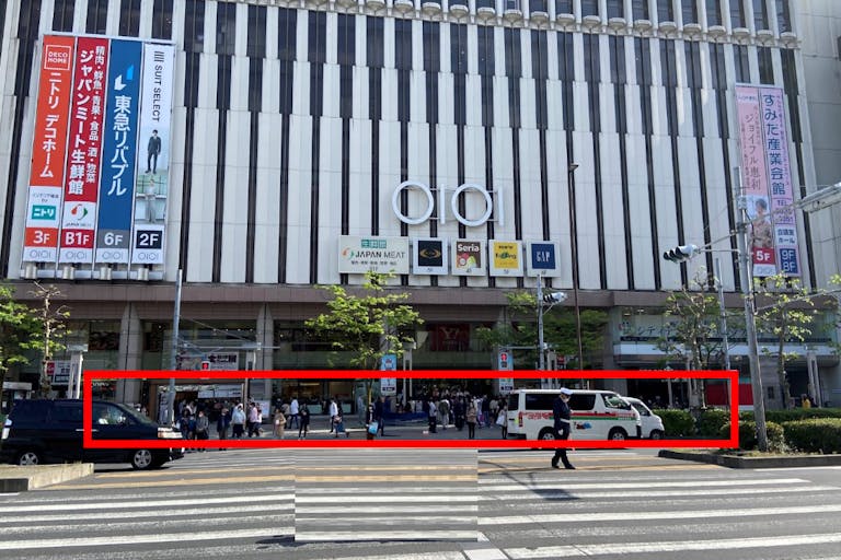 【錦糸町マルイ】1階 店頭 広告・ステージB【物販・食物販・PR】国道14号面した人通りの多い屋外スペースの画像1