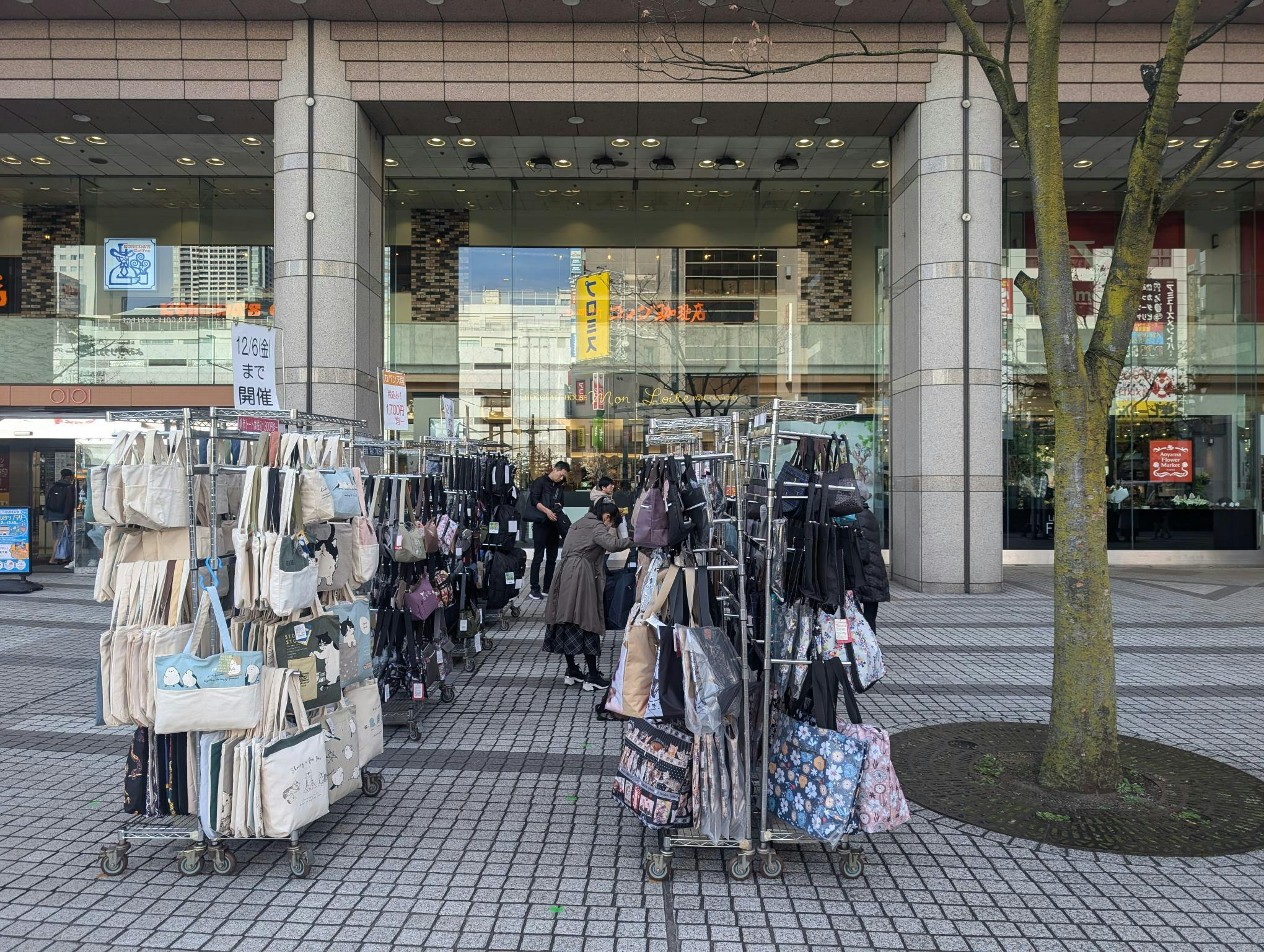 【錦糸町マルイ】1階 店頭 広告・ステージB【物販・食物販・PR】国道14号面した人通りの多い屋外スペース