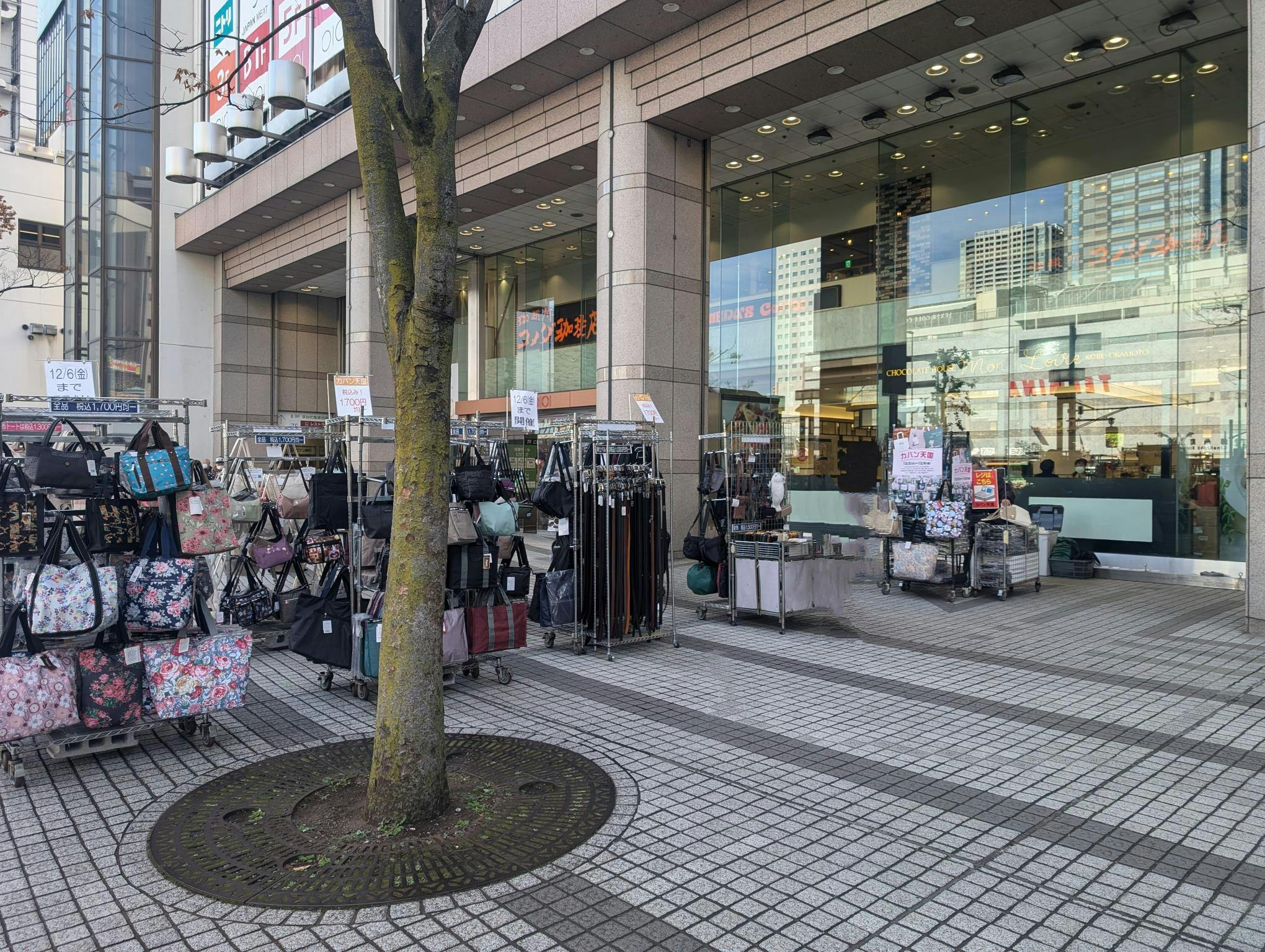 【錦糸町マルイ】1階 店頭 広告・ステージB【物販・食物販・PR】国道14号面した人通りの多い屋外スペース