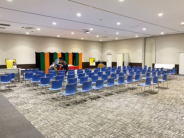 【イオンモール津南】イオンホールB