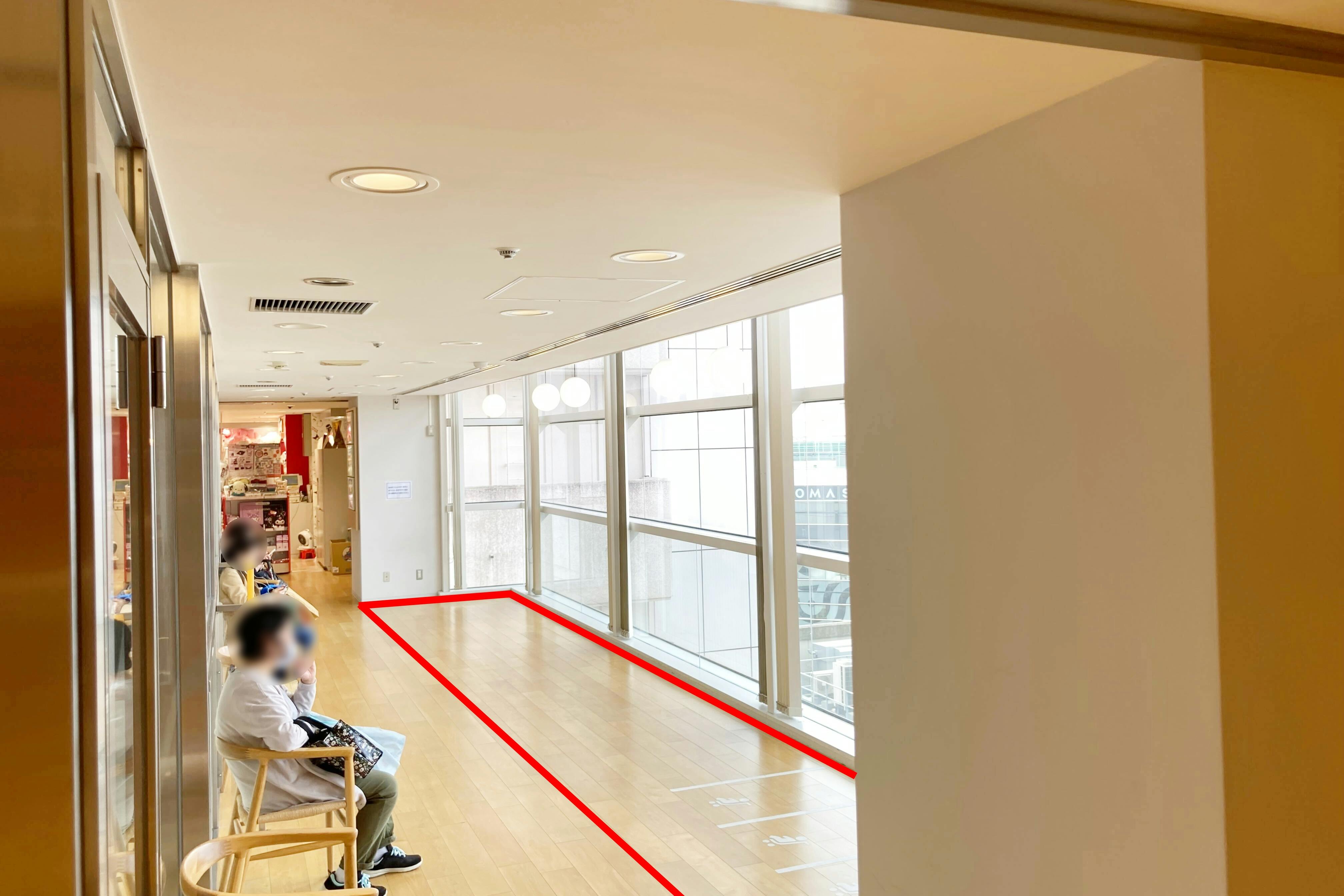 【小田急百貨店町田店】各種プロモーション等に最適な施設6階エスカレーター横にあるフリースペース