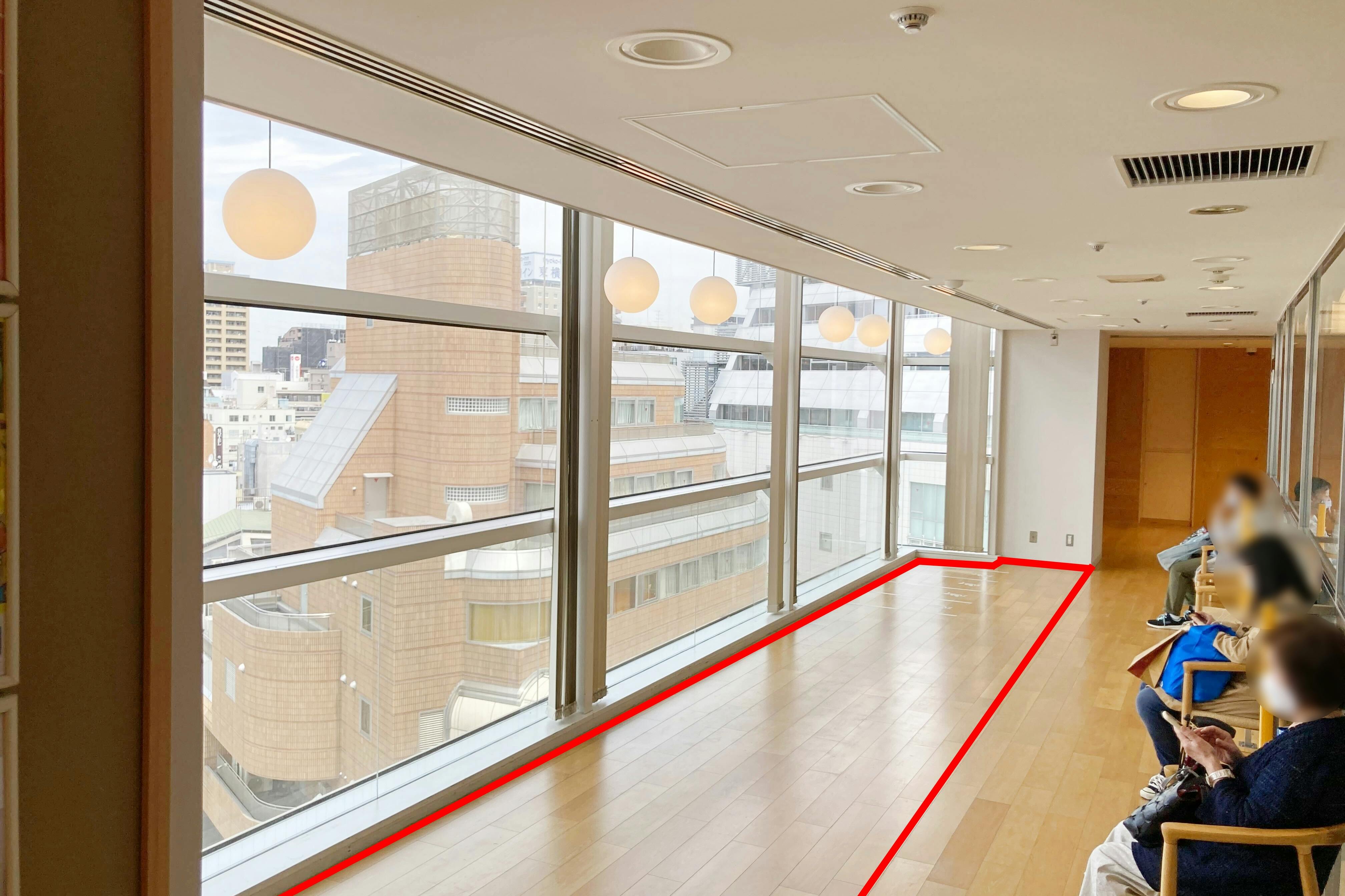 【小田急百貨店町田店】各種プロモーション等に最適な施設6階エスカレーター横にあるフリースペース