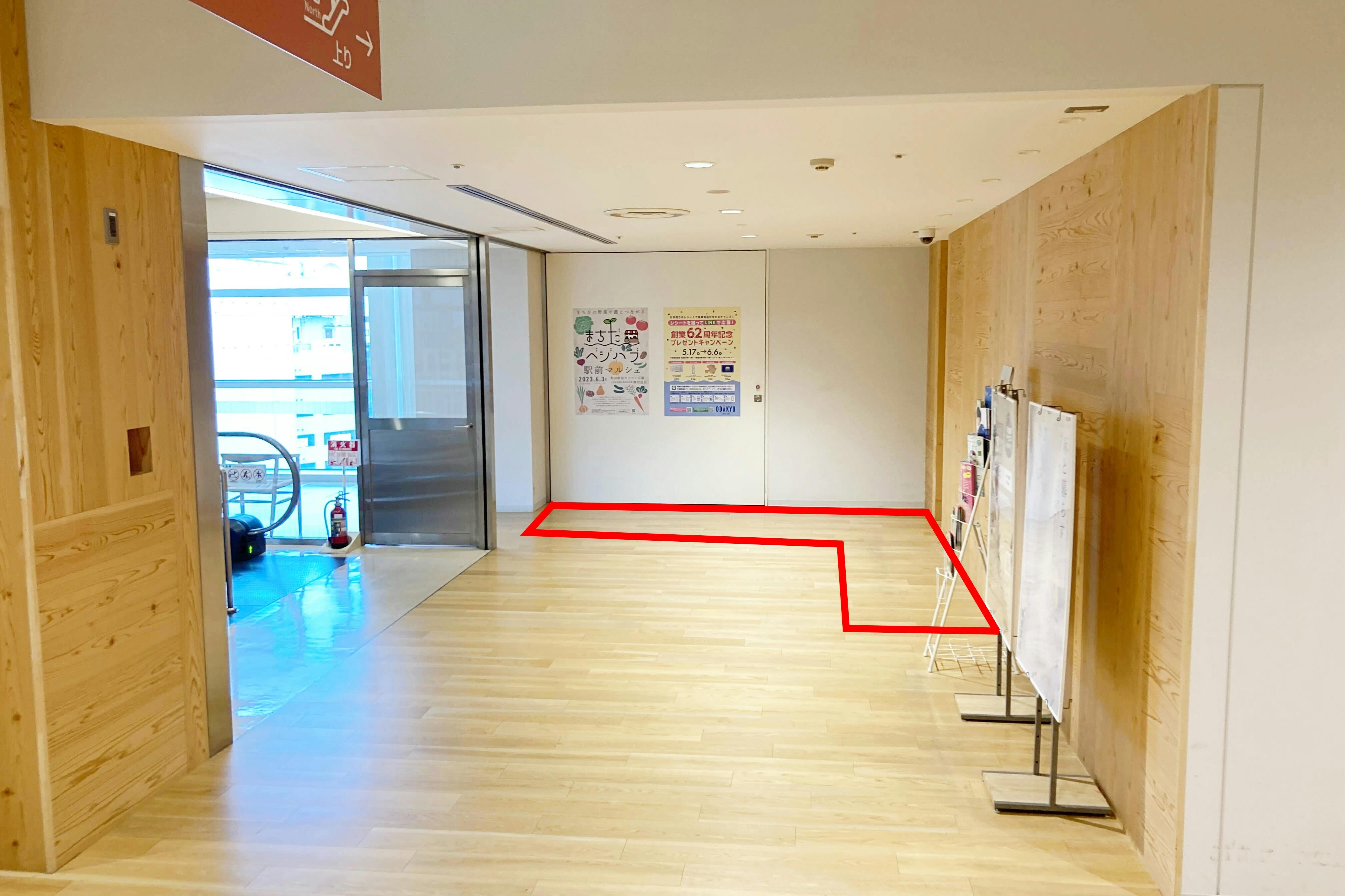 【小田急百貨店町田店】各種プロモーション等に最適な施設6階エスカレーター横にあるフリースペース