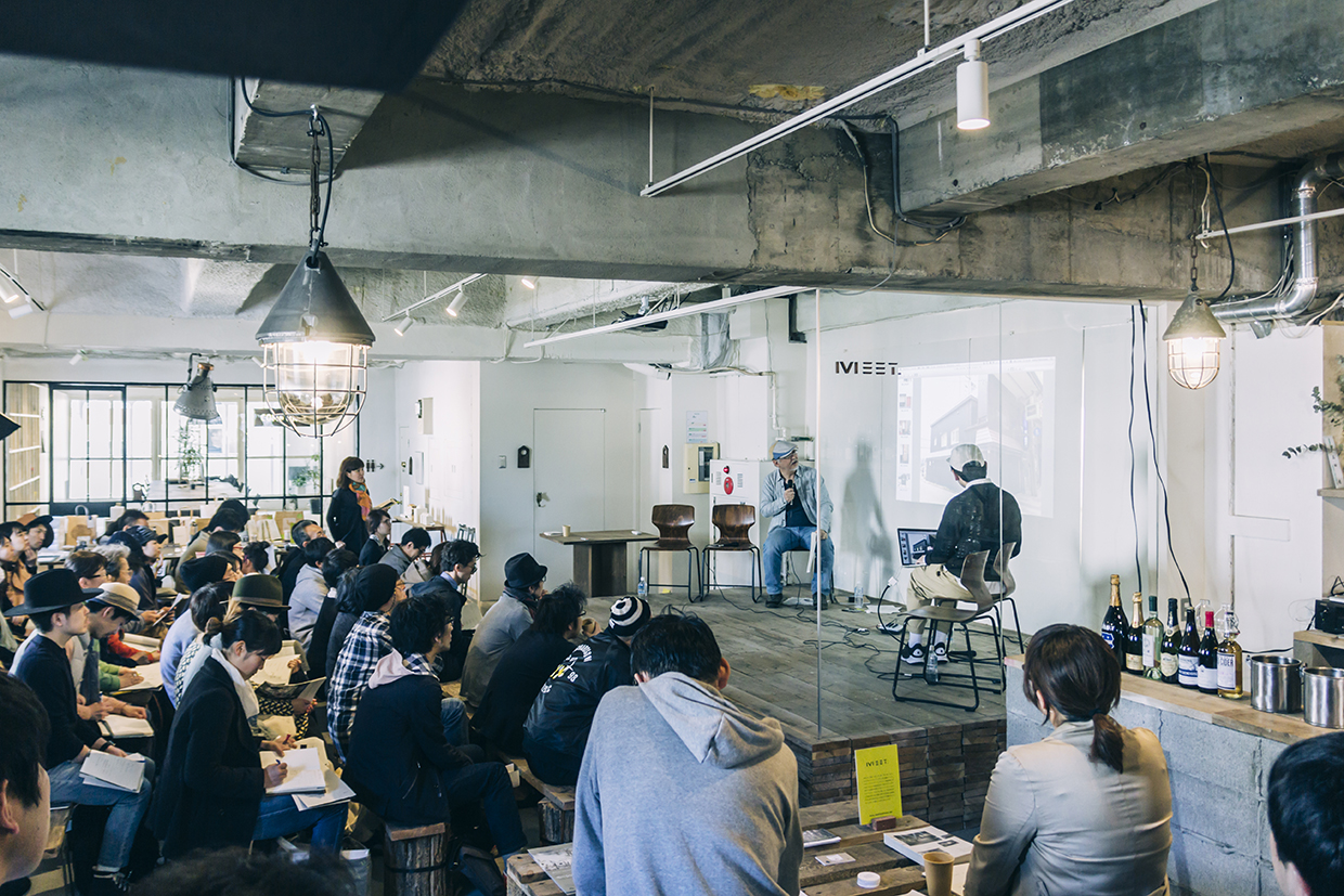 最大着席60名。プロジェクター、音響、テーブル、椅子、ステージなども完備。ワークショップやセミナー、トークイベントなどの大規模なイベントに対応しています。