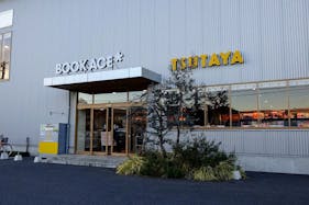 【ブックエース茨大前店】食物販やキッチンカー出店に最適な書店前のイベントスペース