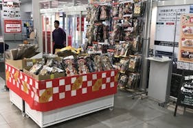 【西友 富士見店】店内入口前 プロモーション用途や物販、食物販のポップアップストアに最適なスーパー店内催事イベントスペース