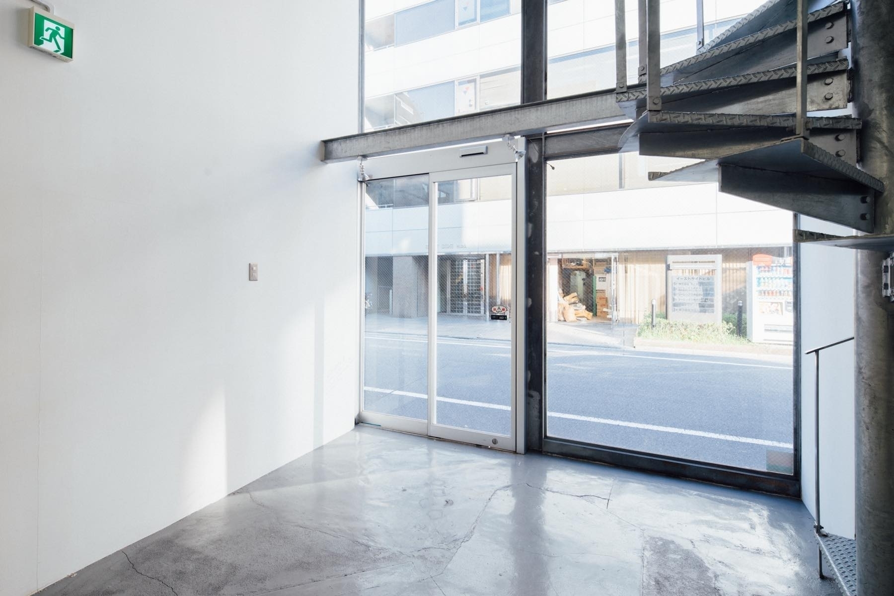 窓からの採光も十分です