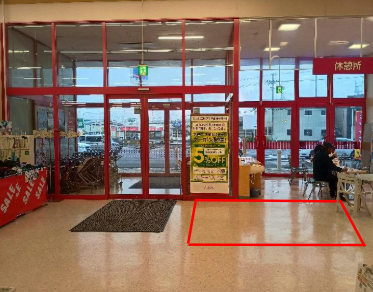 【マックスバリュ十和田南店】お客さま休憩所脇 販促プロモーションに最適なスーパー店内催事イベントスペース