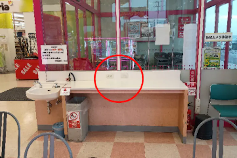 【マックスバリュ十和田南店】お客さま休憩所脇 販促プロモーションに最適なスーパー店内催事イベントスペースの画像4