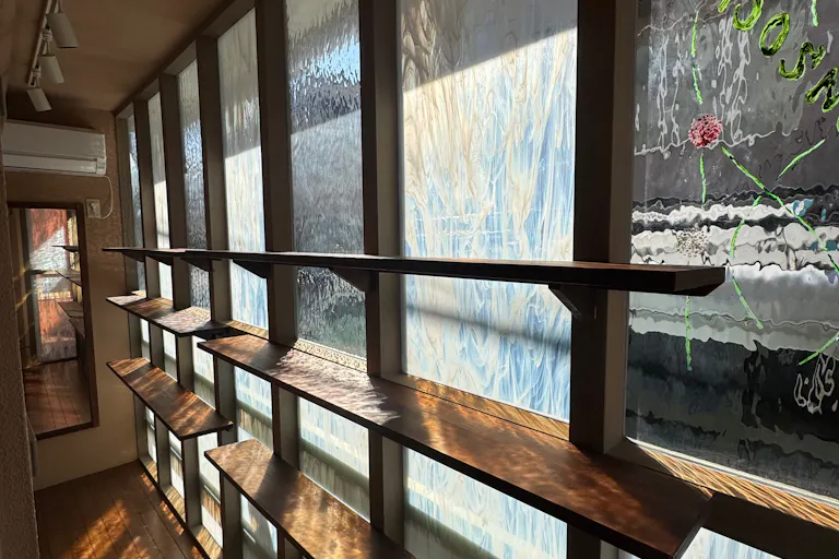 【北参道駅8分】光と素材が作品を引き立てる、神宮前の小さなレンタルギャラリーの画像1