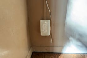 【北参道駅8分】光と素材が作品を引き立てる、神宮前の小さなレンタルギャラリー