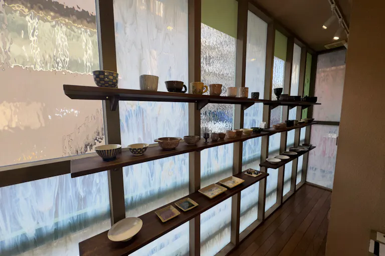 【北参道駅8分】光と素材が作品を引き立てる、神宮前の小さなレンタルギャラリーの画像5