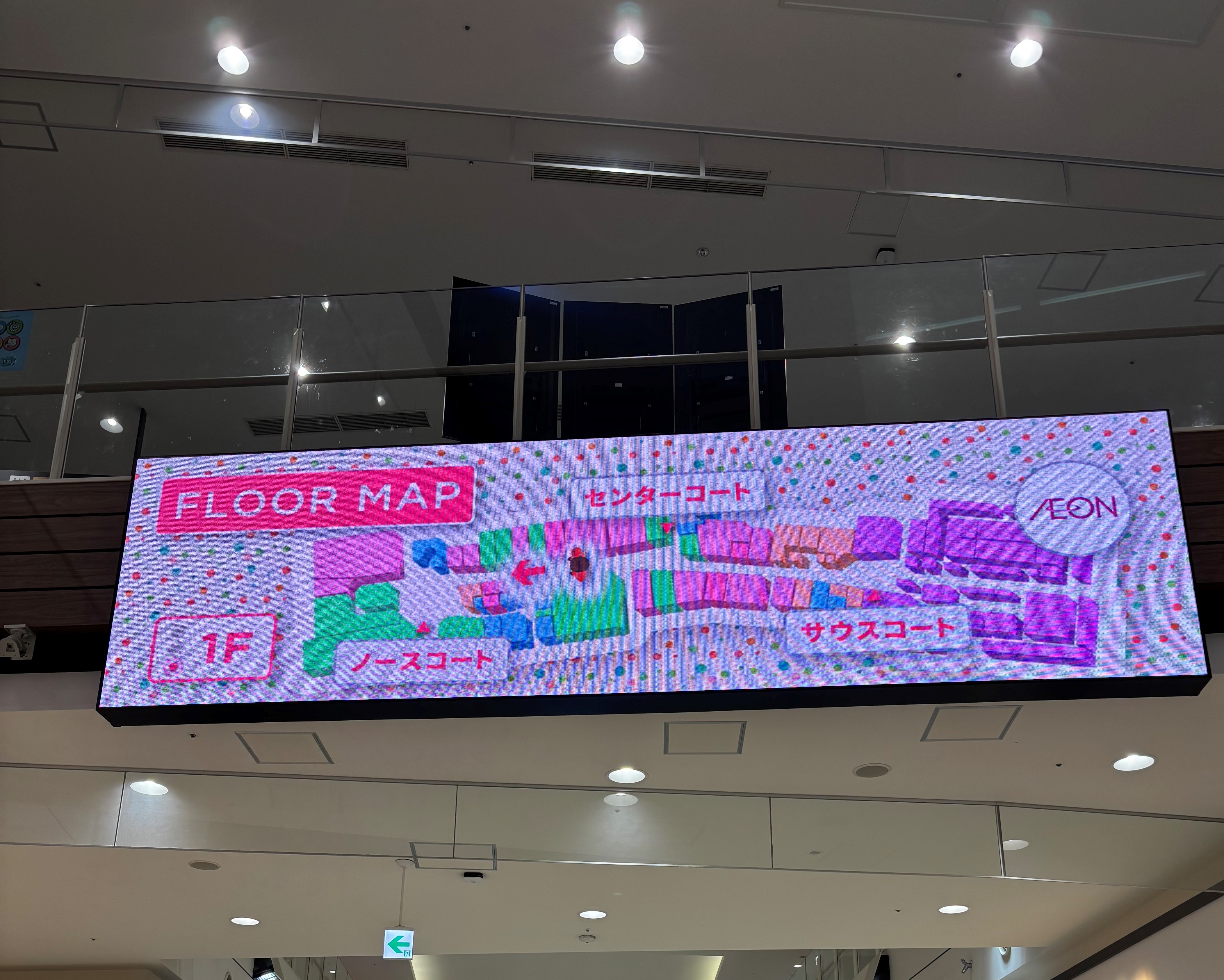 【イオンモール福津】層間サイネージ