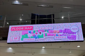 【イオンモール福津】層間サイネージ