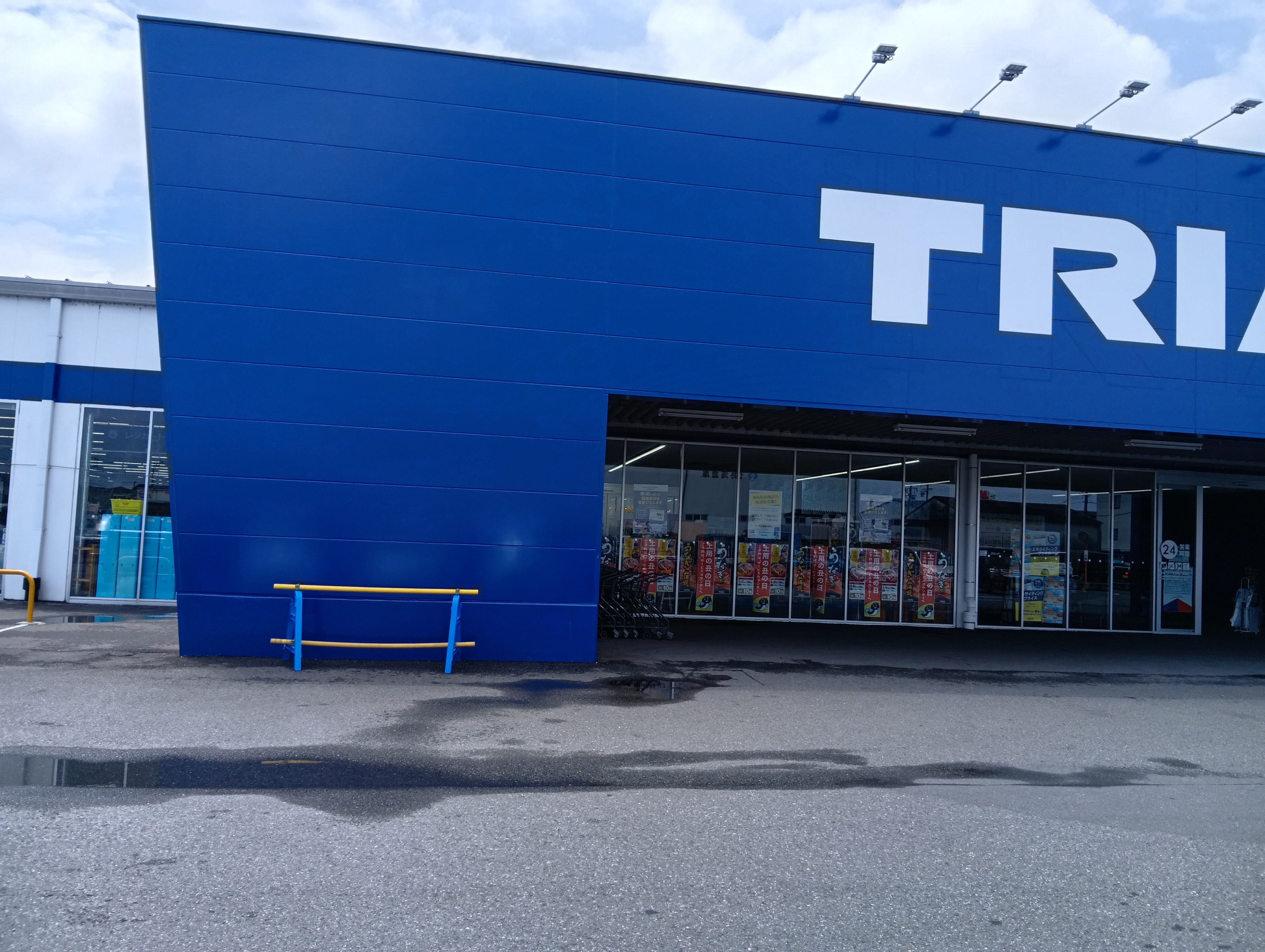 【スーパーセンタートライアル四日市南店】キッチンカー（調理営業）出店限定/屋外スペース