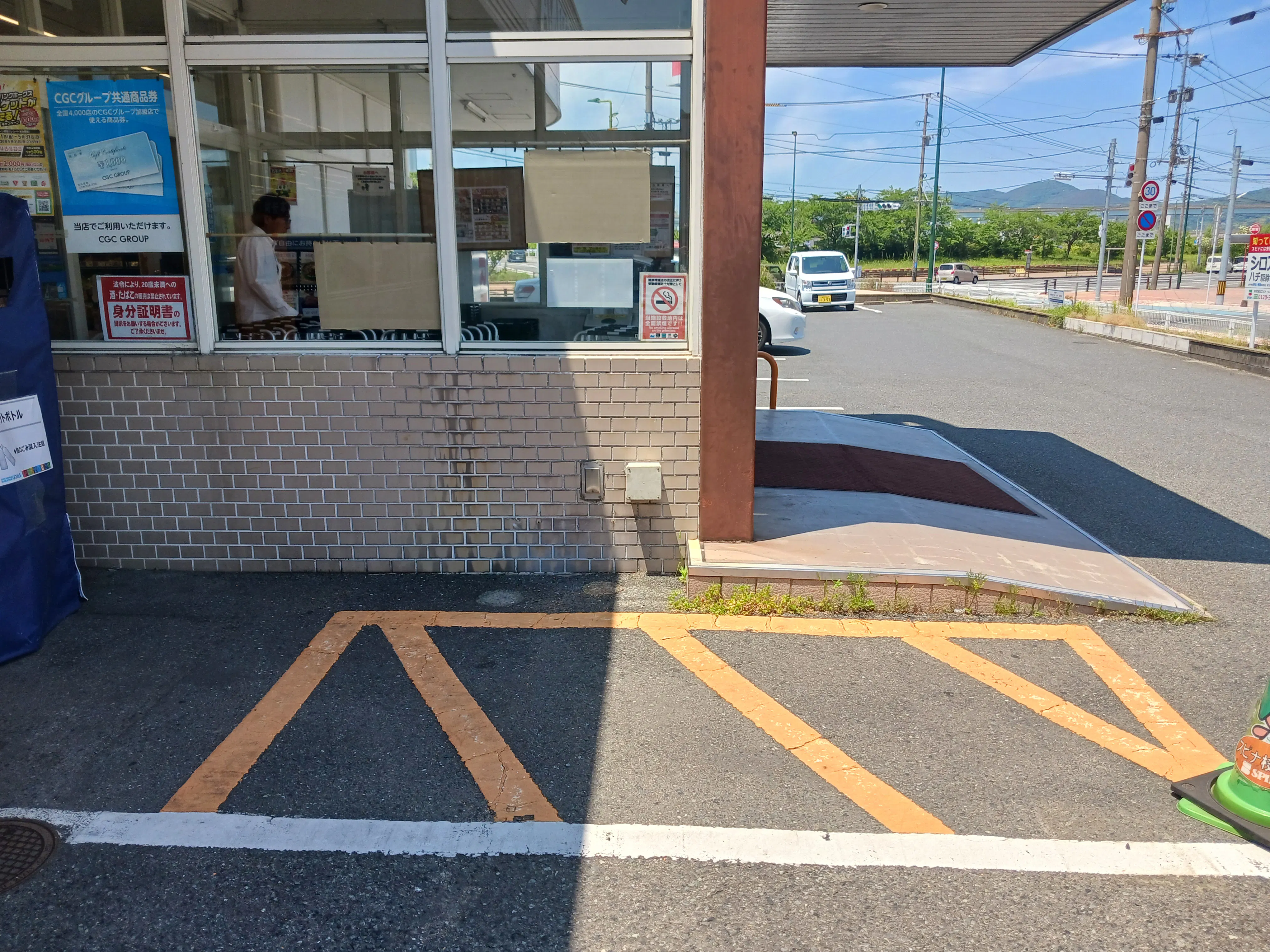 【スピナ枝光店】駐車場端 販促プロモーションや物販に最適なスーパー屋外催事イベントスペース