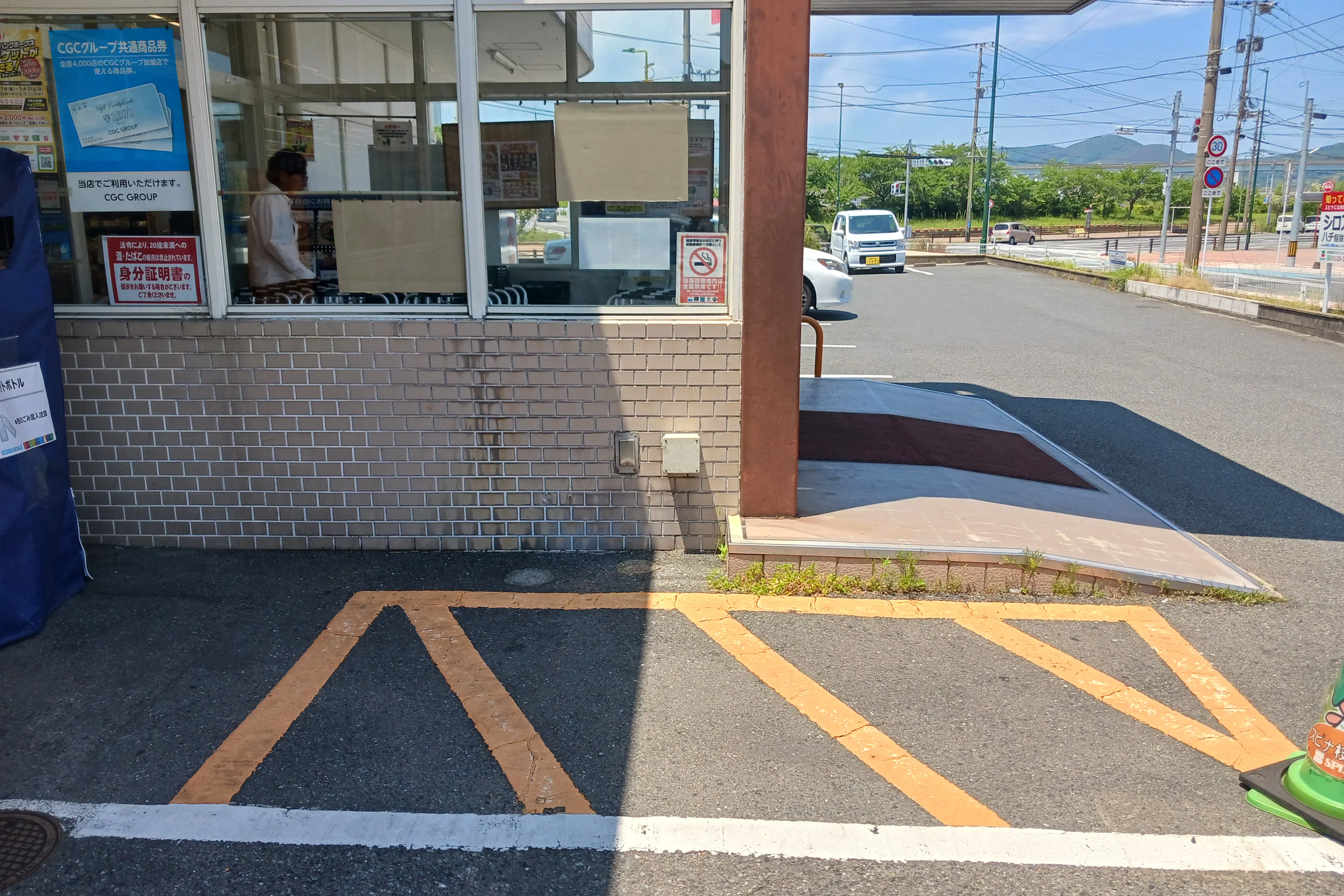 【スピナ枝光店】駐車場端 販促プロモーションや物販に最適なスーパー屋外催事イベントスペース