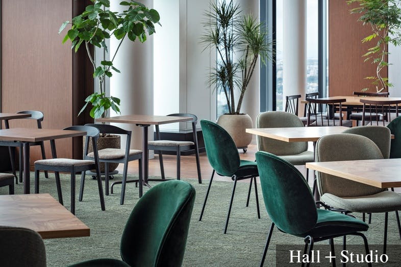 【横浜駅3分】各種展示会やセミナー・レセプションパーティーの開催、撮影会に適した7.5mの天井高と、ガラス張りの眺望を活かしたキッチン付きのレンタルスペース