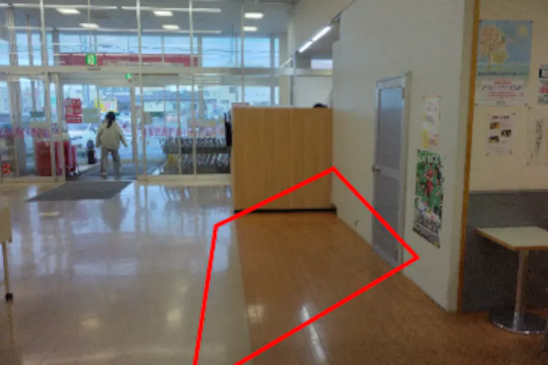 【マックスバリュ三沢大町店】お客さま休憩所横スペース 販促プロモーションに最適なスーパー店内催事イベントスペースの画像2