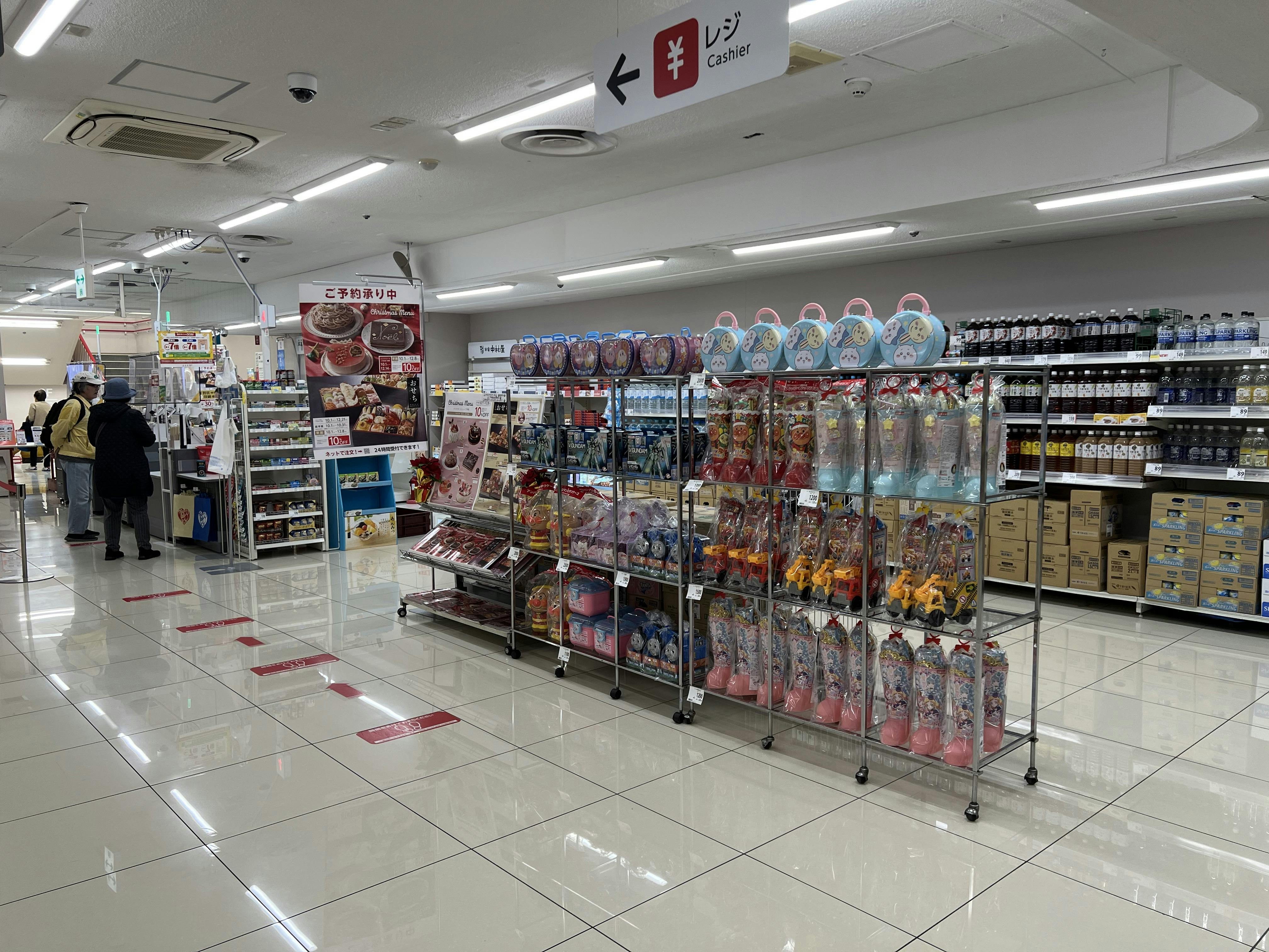 【西友　小平店】2Fレジ横　プロモーション用途や物販、食物販のポップアップストアに最適なスーパー店内催事イベントスペースの画像