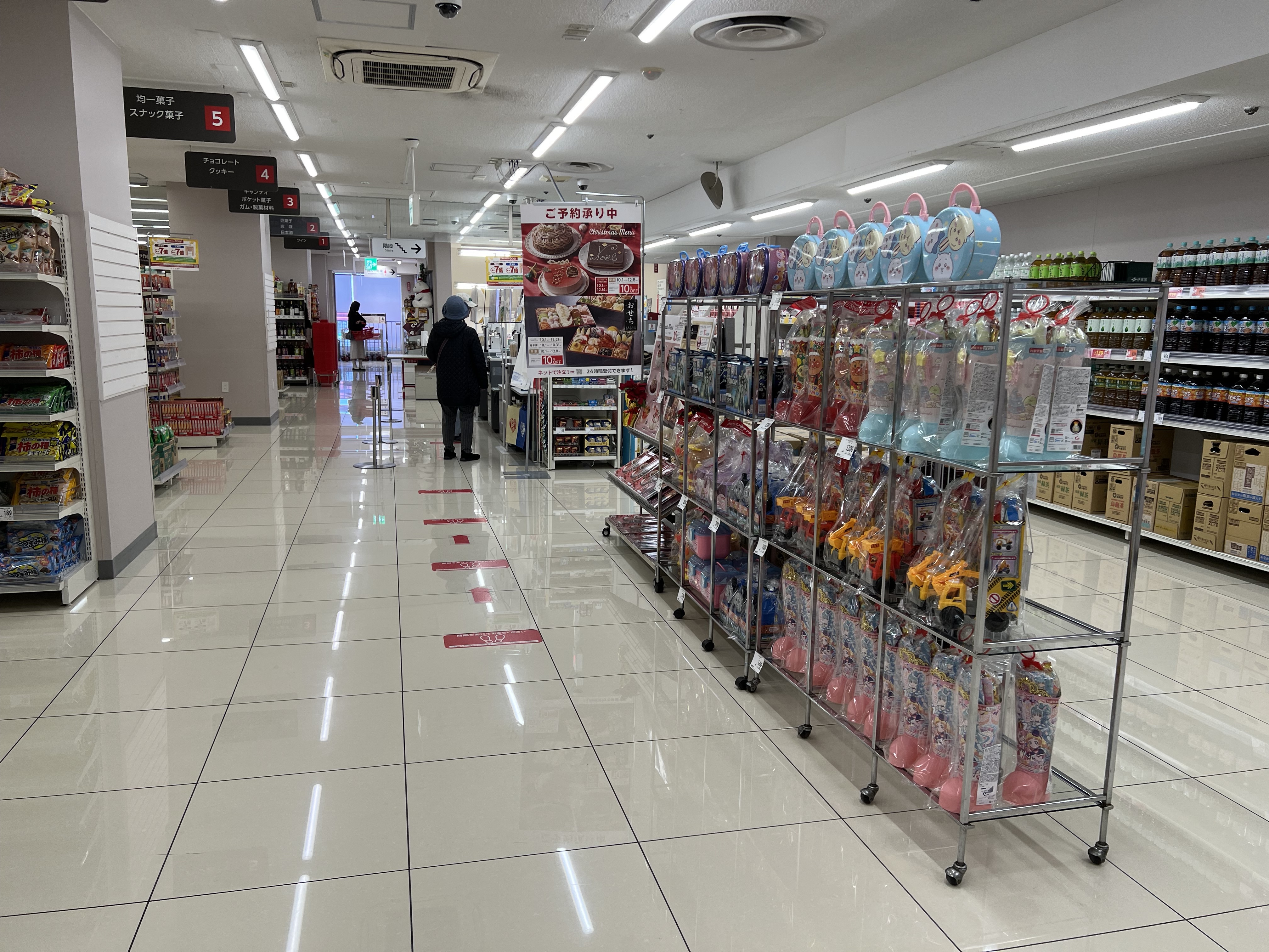 【西友　小平店】2Fレジ横　プロモーション用途や物販、食物販のポップアップストアに最適なスーパー店内催事イベントスペース