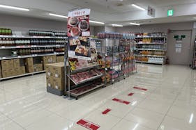 【西友 小平店】2Fレジ横 プロモーション用途や物販、食物販のポップアップストアに最適なスーパー店内催事イベントスペース