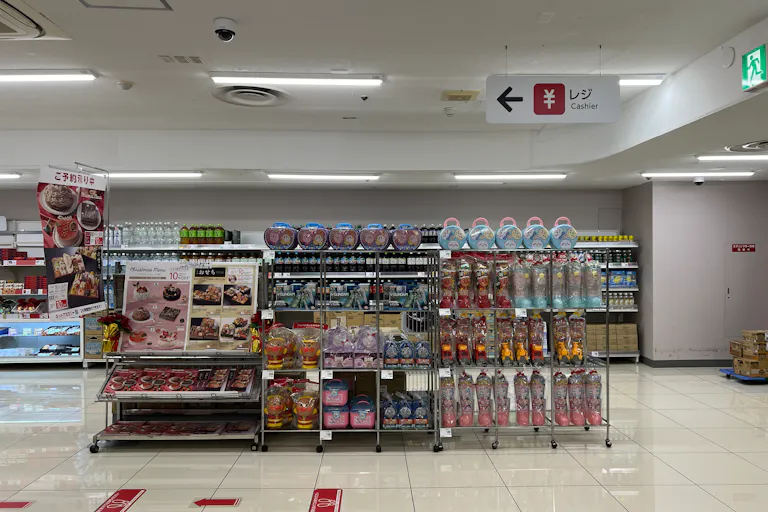 【西友 小平店】2Fレジ横 プロモーション用途や物販、食物販のポップアップストアに最適なスーパー店内催事イベントスペースの画像2
