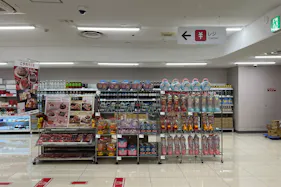【西友 小平店】2Fレジ横 プロモーション用途や物販、食物販のポップアップストアに最適なスーパー店内催事イベントスペース