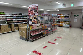 【西友 小平店】2Fレジ横 プロモーション用途や物販、食物販のポップアップストアに最適なスーパー店内催事イベントスペース