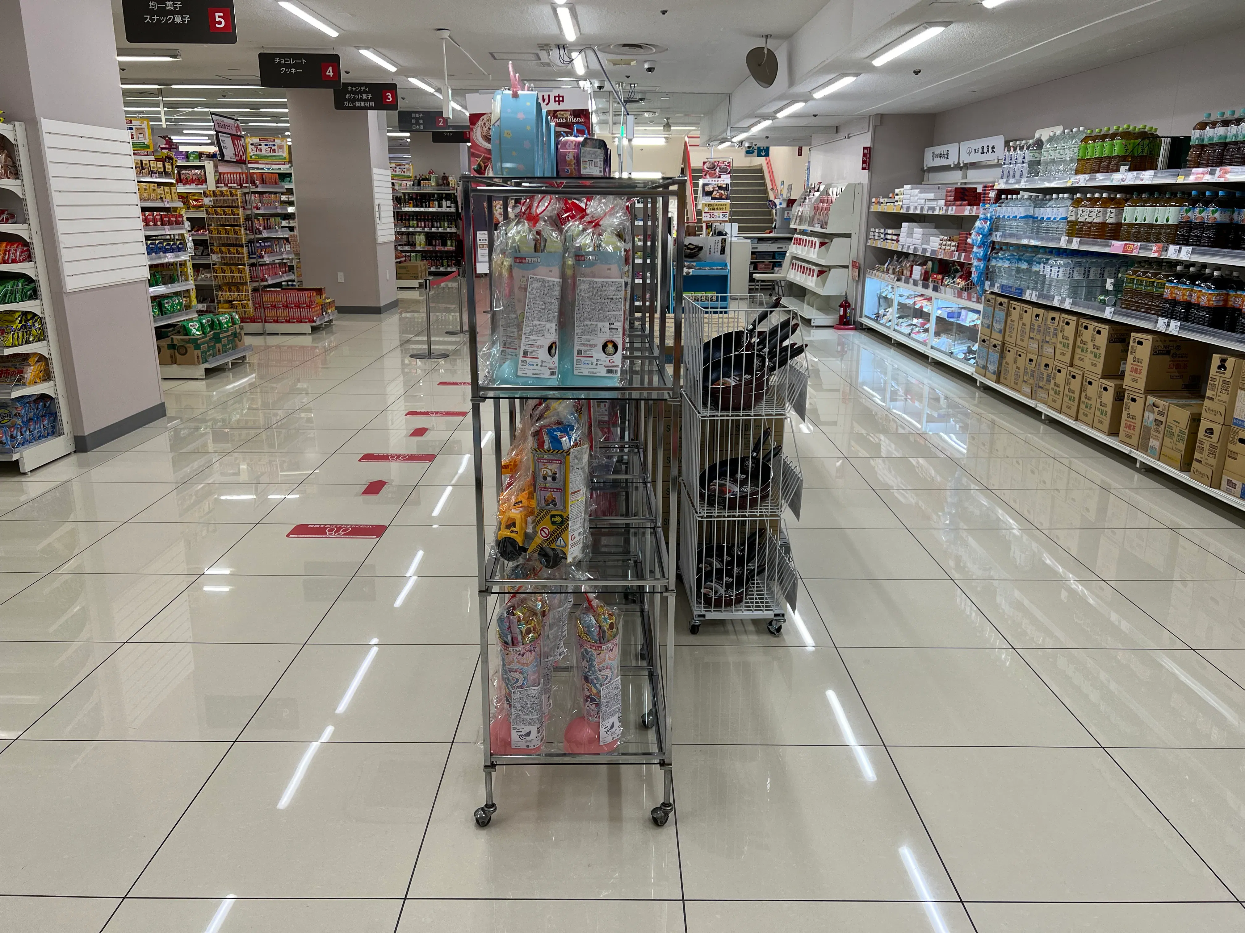 【西友 小平店】2Fレジ横 プロモーション用途や物販、食物販のポップアップストアに最適なスーパー店内催事イベントスペース