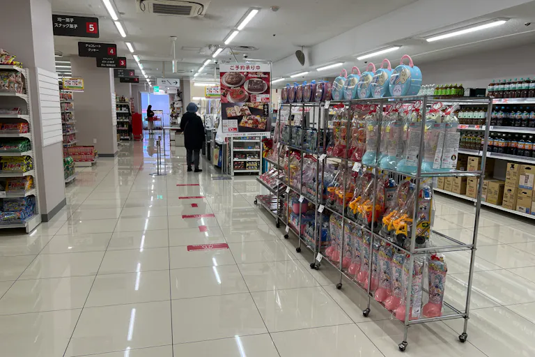 【西友 小平店】2Fレジ横 プロモーション用途や物販、食物販のポップアップストアに最適なスーパー店内催事イベントスペースの画像4