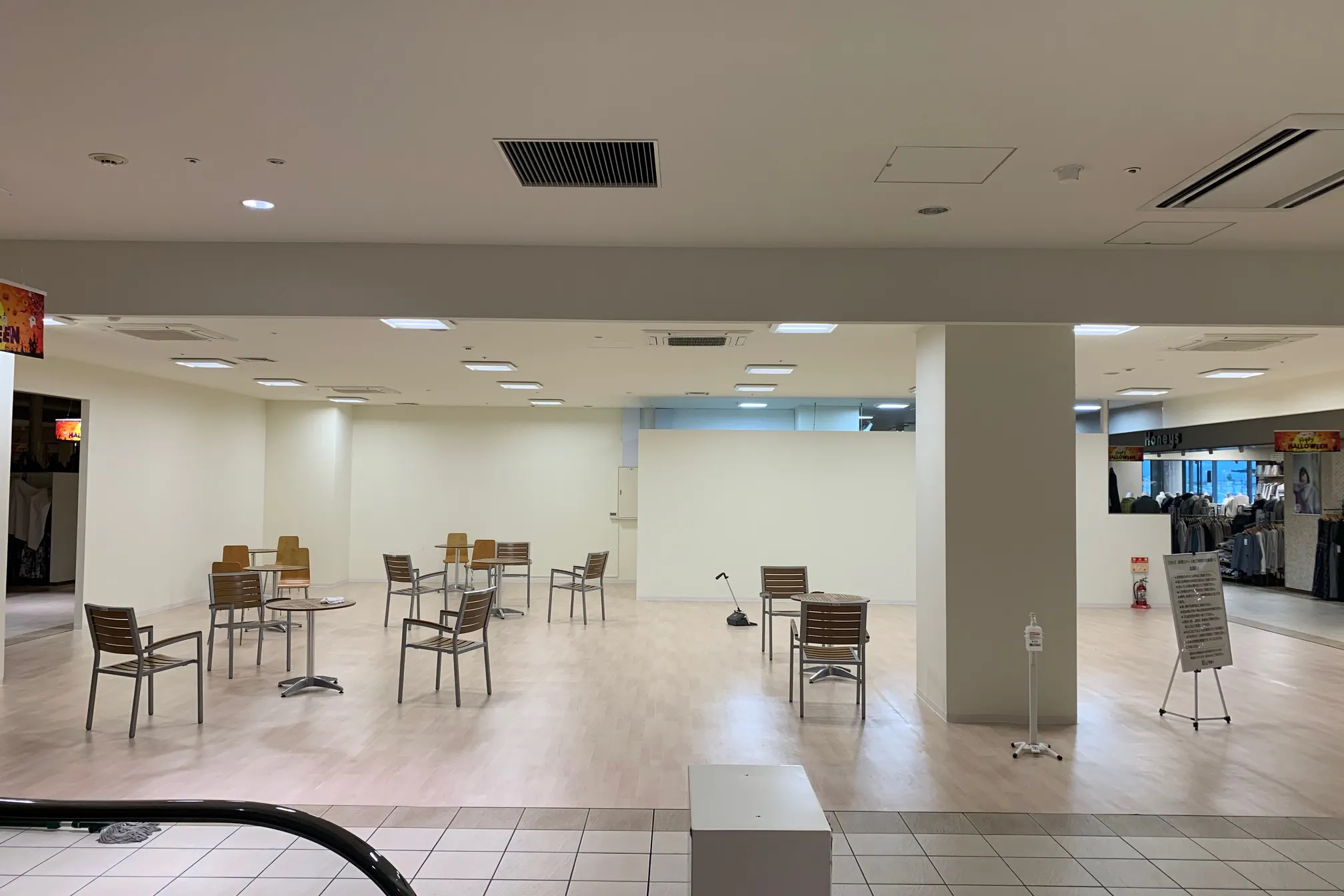 【LATOV(ラトブ)/ 216区画】食物販のポップアップストアや飲食の短期出店、プロモーションに最適な商業施設内ファッションフロアのイベントスペース