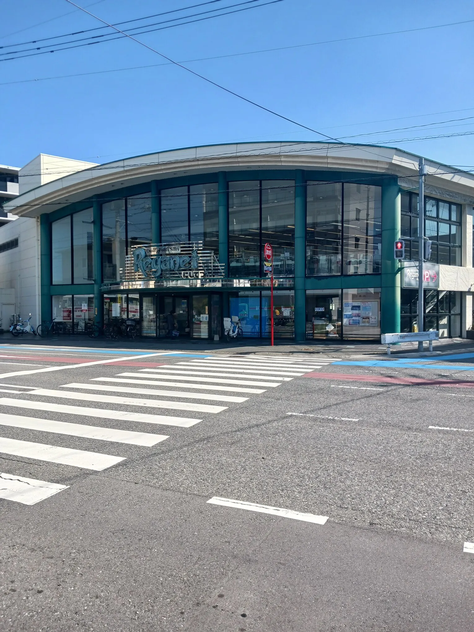 【レガネット城西】玄関　横 販促プロモーションや物販に最適なスーパー屋外催事イベントスペース